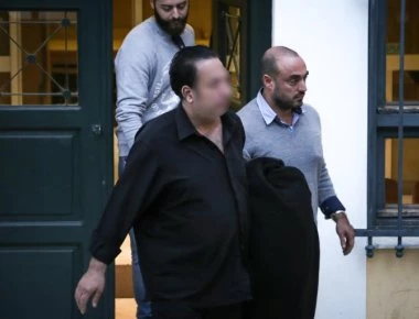 Ριχάρδος: «Είμαι ο μ@λ@κ@ς»; Διάλογοι «φωτιά» με τον «δικό» του αστυνομικό!